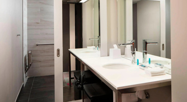 Четырёхместный номер Standard Aloft by Marriott Coral Gables