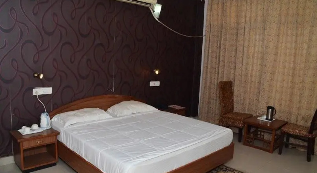 Hotel Shine 72, Забронировать Отель Отели и гостиницы Нахан, Отель