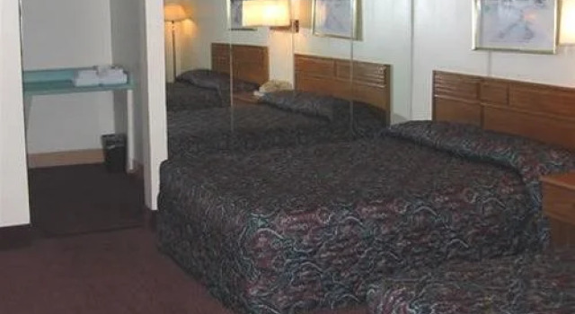 Scottish Inn, Buchen Sie Hotel Henderson North Carolina