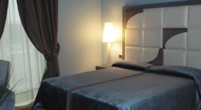 Полулюкс Deluxe Hotel Hermitage