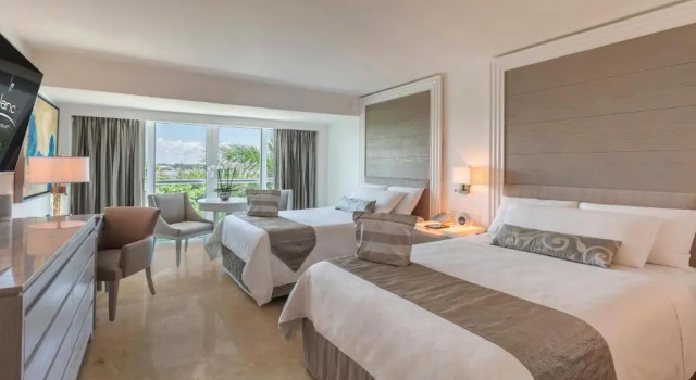 Номер Royale Deluxe с видом на лагуну Le Blanc Spa Resort Cancun