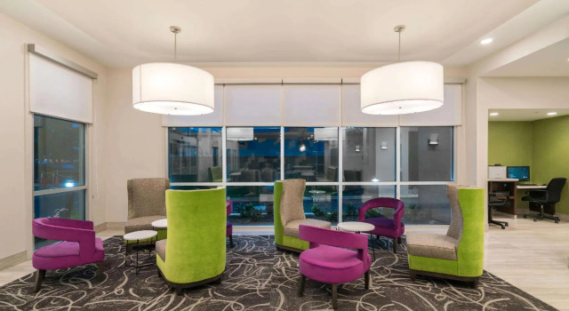 Четырёхместный номер Standard La Quinta by Wyndham Mobile