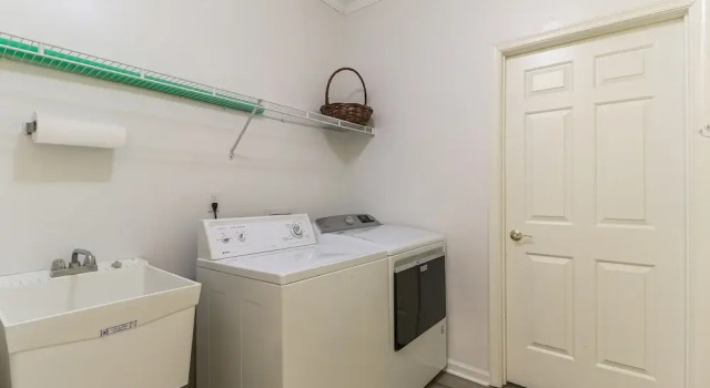 Dog Friendly Home Includes Beach Access and Bike Free to Use during Stay by RedAwning