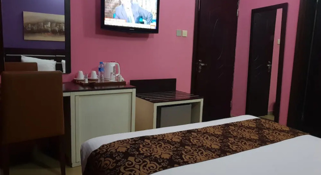 Serendib Hotel and Suites, Book Hotel Hotels in Bwari with a Pool, Swimming Pool