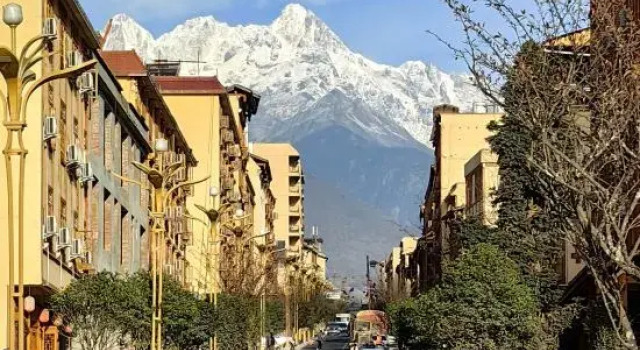 Qi Lu Shanyuan, Book Hotel Hoteller i Sichuan med parkering, Parkering