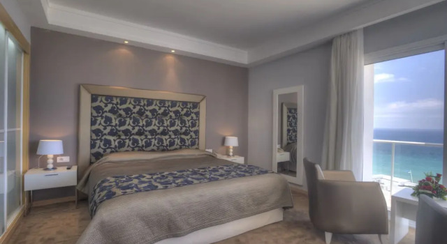 Полулюкс с балконом Hotel Farah Tanger