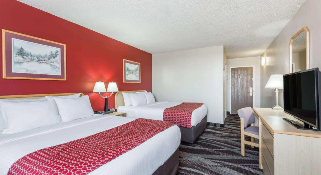 Четырёхместный номер Standard Days Inn by Wyndham Gillette