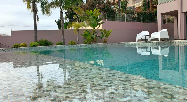 DIANA BEACH HOUSE, Забронировать Отель Албуфейра Барловенто, рядом с Пляж Эваристо