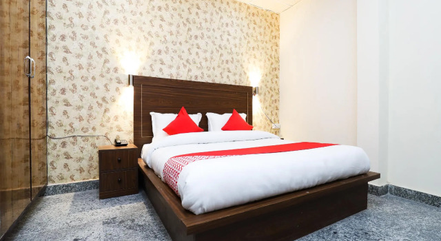 OYO 29565 Ra Felicity Inn, Забронировать Отель Нойда штат Уттар-Прадеш