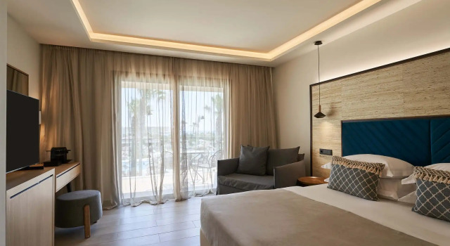 Двухместный номер Premium с видом на внутреннюю территорию Atlantica Aegean Blue
