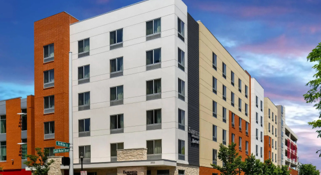 Кровать в общем номере Fairfield Inn & Suites by Marriott Cincinnati Uptown/University Area