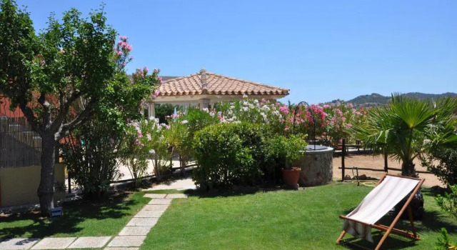 Affittacamere B&B La Villa dei Graniti, Book Bed and Breakfast Hoteller i Costa Rei med pool, Swimmingpool
