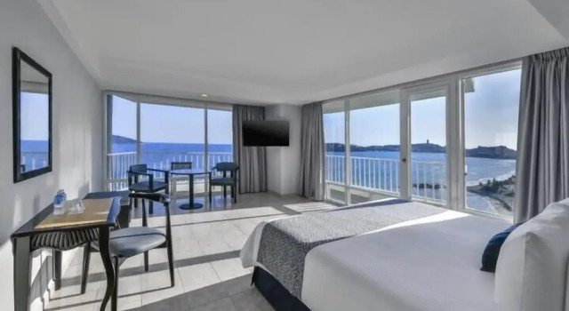 Номер Standard с балконом и с видом на море Krystal Beach Acapulco