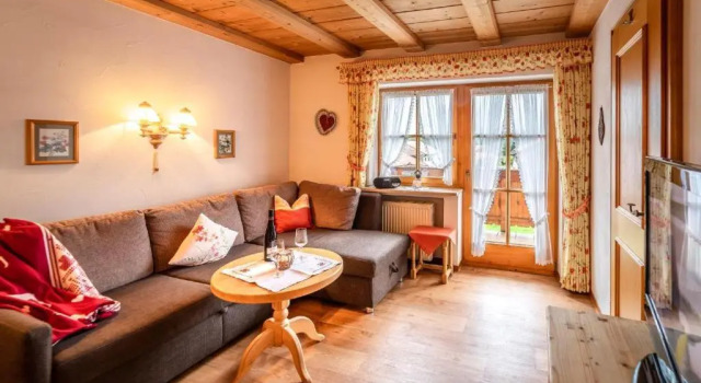 Ferienwohnung Hollweger, Varaa Hotelli Hotellit Baijeri pysäköinnillä, Pysäköinti