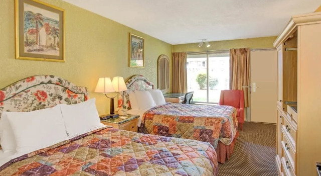 Days Inn Charlotte North-Speedway-UNCC-Research Pa, Book Hotel University Place North Carolina