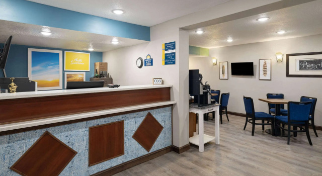 Days Inn & Suites by Wyndham Kokomo, Prenota Hotel Hotel a Indiana con parcheggio, Parcheggio
