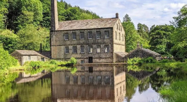 Nutclough Cottage - Log Fire and Valley View - Sleeps 2