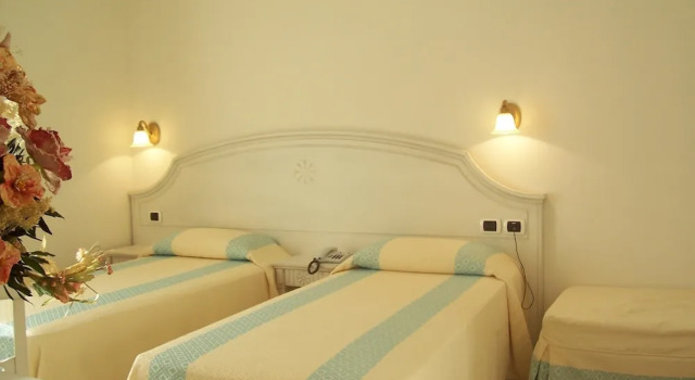 Семейный номер Standard с балконом Hotel Castello di Tavolara