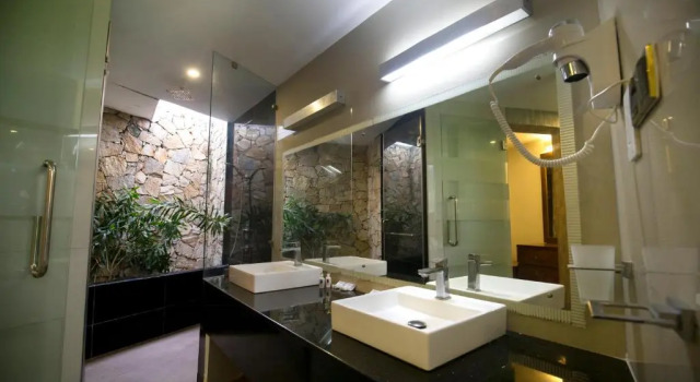Трёхместный номер Deluxe Miridiya Lake Resort