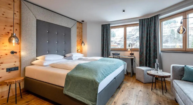 Семейный люкс с балконом Hotel das Zwölferhaus