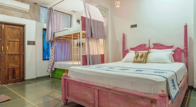 Soham Haveli - A Lake Facing Stay in Udaipur, Забронировать Отель Отели штата Раджастхана с парковкой, Парковка