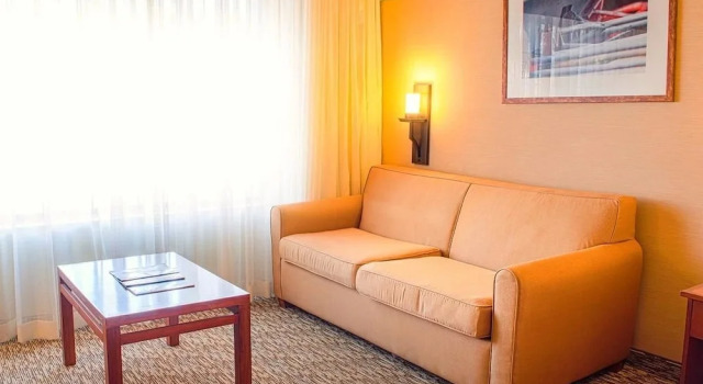 Mesa Golf Inn & Suites