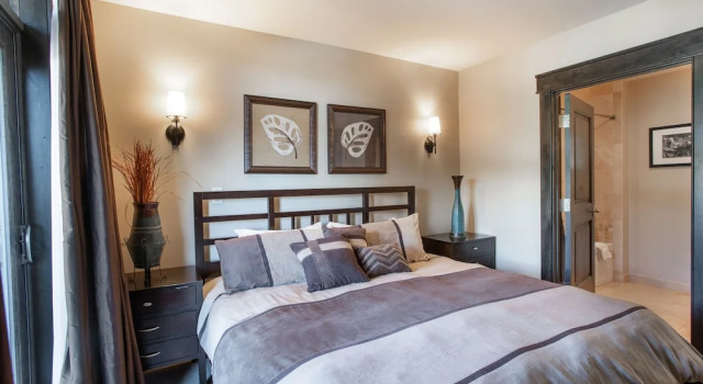Spacious Village View Townhouse with Fireplace at Parry Peak Lofts townhouse, Забронировать Дом для отпуска Винтер Парк Winter Park - Fraser, рядом с Лыжный подъёмник Iron Horse