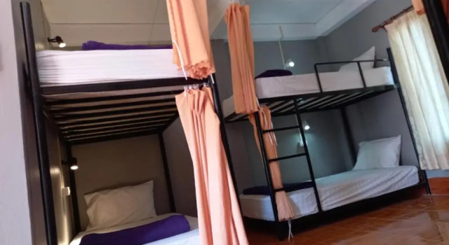 Кровать в общем номере Riverside Garden Hostel