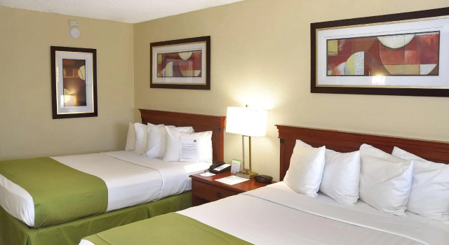 Четырёхместный номер Standard Baymont by Wyndham Orlando East