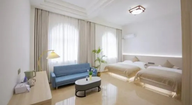 Люкс с 2 комнатами с балконом и с красивым видом из окна Meizhoudao Lanhai Yijia Homestay (Lianchiao Beach)