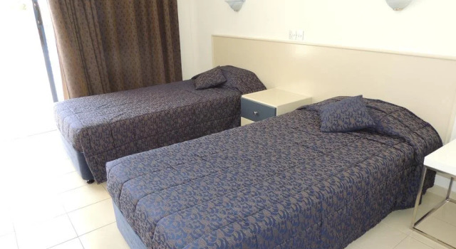 West End Hotel, Buchen Sie Hotel Peyia Paphos, in der Nähe von Turtle Beach