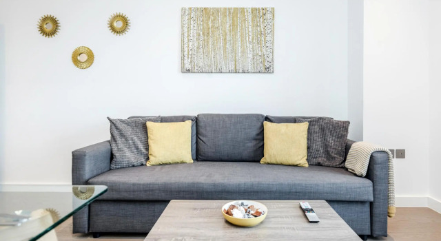 2 Bedroom Top Floor Grosvenor's Luxury Apartment - 5 mins Walk to the Station, Free WiFi, Κράτηση Διαμέρισμα St Albans Hertfordshire