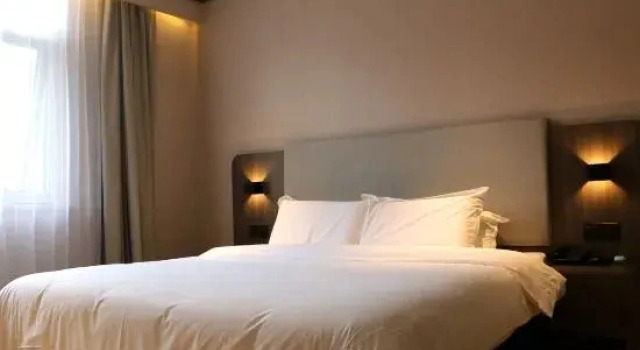 Люкс Business HanTing Hotel (Shenqiu Renmin Avenue)