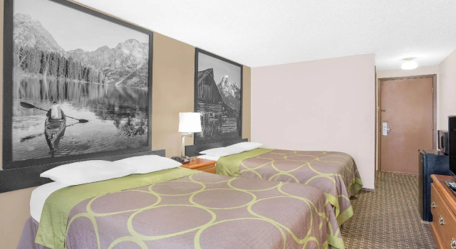 Четырёхместный номер Standard Super 8 by Wyndham Riverton