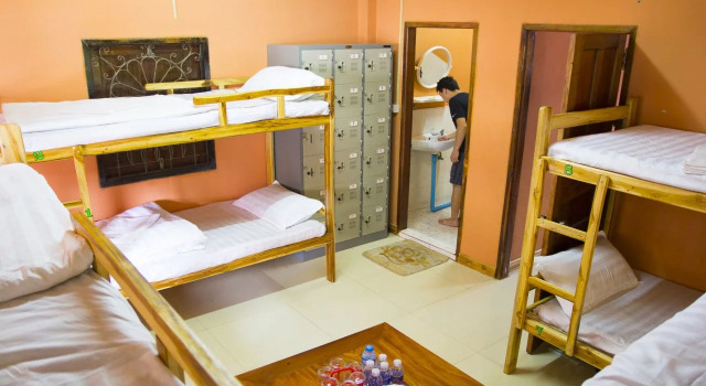Hello Guesthouse, Забронировать Отель Луангпхабанг Лаос, рядом с Haw Pha Bang