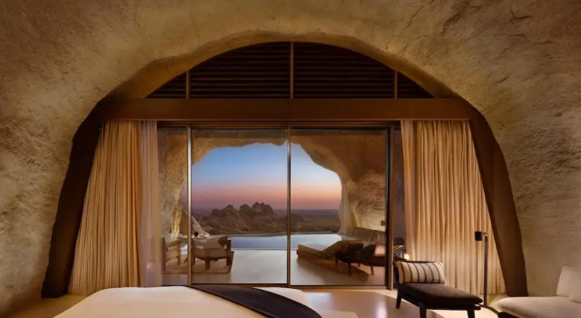 Suite 1 Schlafzimmer mit Balkon Desert Rock Resort