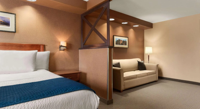 Люкс Days Inn & Suites by Wyndham Brandon