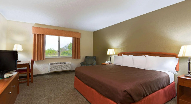 Двухместный номер Standard AmericInn by Wyndham Republic