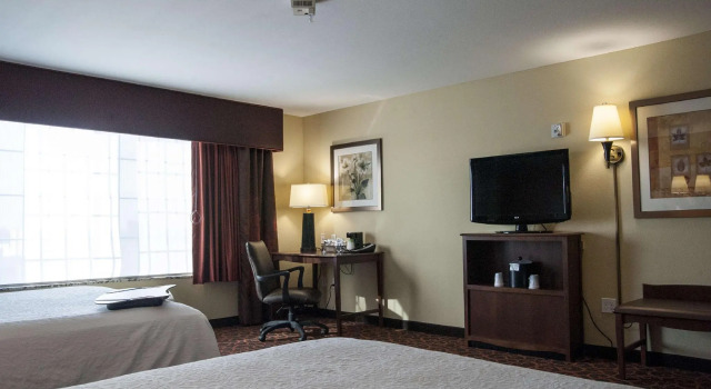 Четырёхместный номер Standard Hampton Inn & Suites Watertown