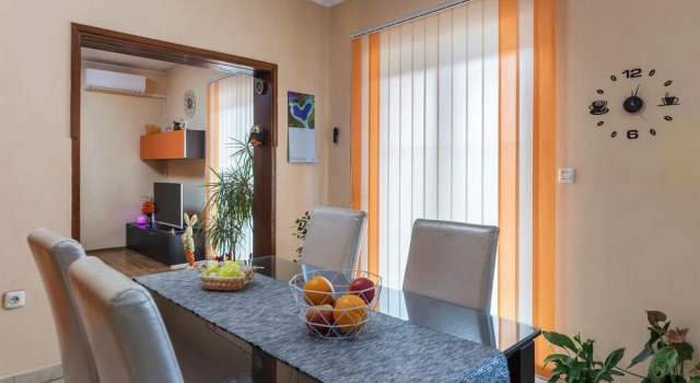 Stunning Home in Fazana With Wifi and 2 Bedrooms, Prenota Hotel Hotel a Valbandon con piscina, Piscina
