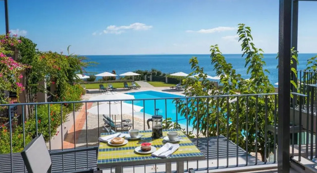 Полулюкс Blue Jasmine Hotel