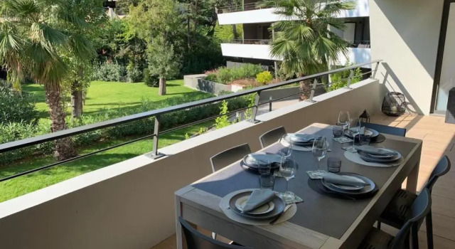Apartment sea side rooftop swimming pool Between Antibes and Nice