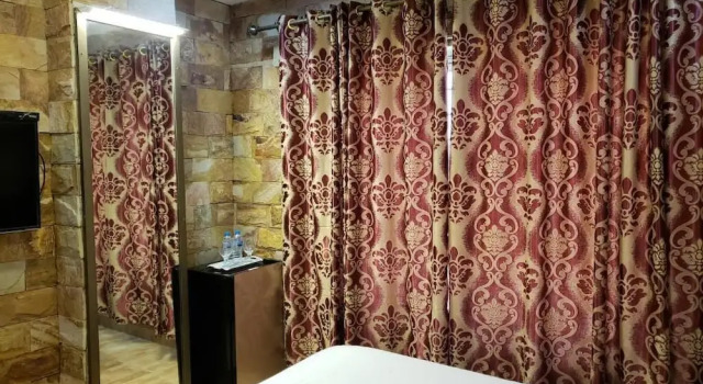 Двухместный номер Deluxe Midway Inn Hotel