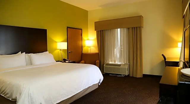 Двухместный люкс c 1 комнатой Holiday Inn Express Hotel & Suites Cleveland by IHG