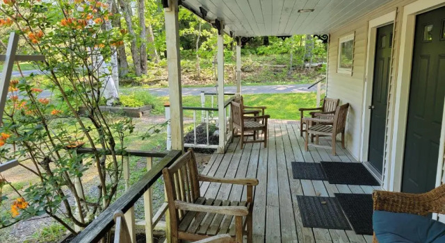Четырёхместный номер Standard Hawks House Inn