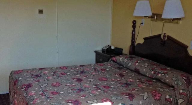 Country Hearth Inn & Suites By OYO Sturgis, Prenota Hotel Sturgis Michigan