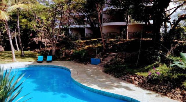 Silver Rock Boutique Resort by Mokawa - Hotel & Apartments, Забронировать Апартаменты/квартира Отели Малинди с парковкой, рядом с Betty's Boutique, Парковка