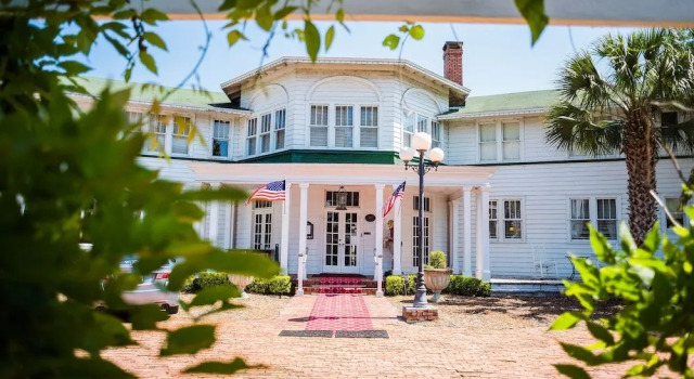 Putnam Lodge Hotel and Spa, Buchen Sie Resort Cross City USA
