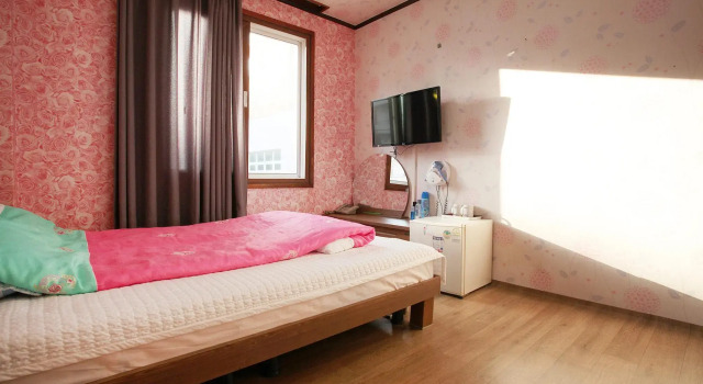 Songwon Motel, Забронировать Мотель Отели Согвипхо с парковкой, рядом с Реабилитационная клиника «Зоунс» в Чеджу, Парковка