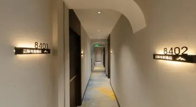 Yunji Movie Hotel (Kunming Century Jinyuan Shopping Center Erji Road Subway Station), Rezerwuj Hotel Hotele w Kunming z parkingiem, Parking